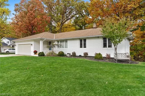 6861 Drexel Dr, Seven Hills, OH 44131 photo 2