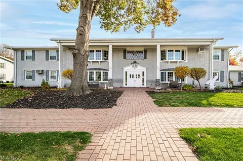3 Meadowlawn Dr #7, Mentor, OH 44060