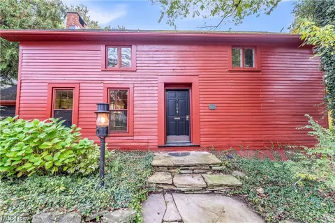 164 North St, Chagrin Falls, OH 44022