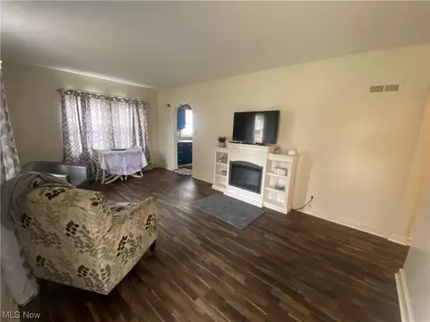 817 Pennsylvania Ave, Ashtabula, OH 44004 photo 3