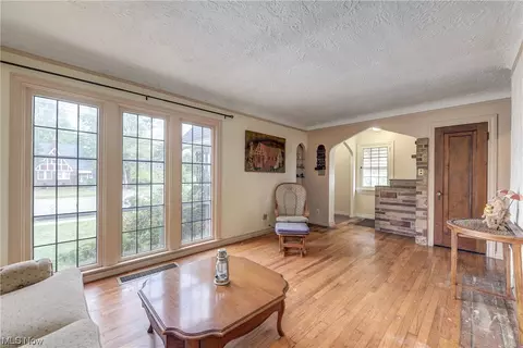 4709 Snow Rd, Parma, OH 44134 photo 4