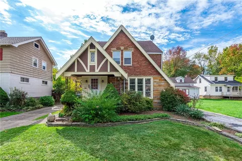 4709 Snow Rd, Parma, OH 44134 photo 1