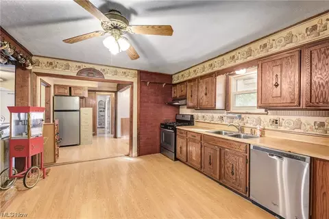 4709 Snow Rd, Parma, OH 44134 photo 7