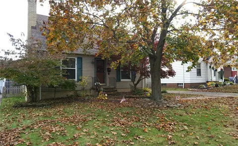 4309 W 210th St, Fairview Park, OH 44126