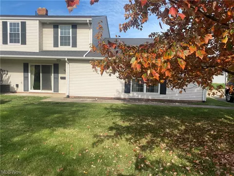 6857 Beacon Dr #63-D, Mentor, OH 44060