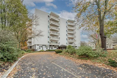 275 N Portage Path #7E, Akron, OH 44303