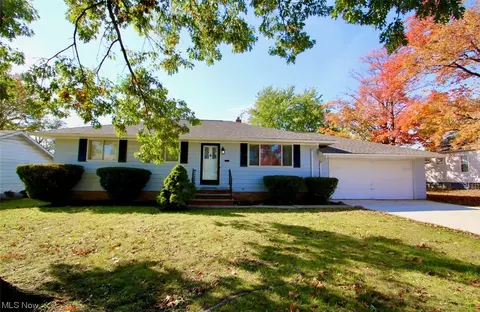 5398 Bartlett Rd, Bedford Heights, OH 44146