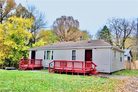 831 Dielhenn Ave SE, Massillon, OH 44646