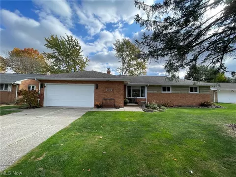 4319 Parklawn Dr, Willoughby, OH 44094
