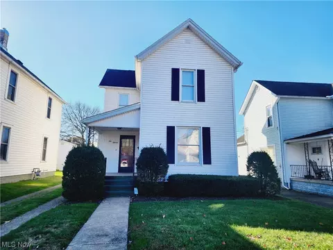 1011 Kenilworth Ave, Coshocton, OH 43812