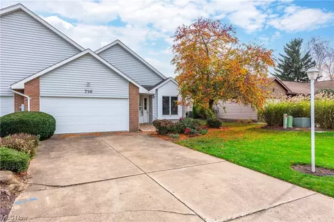 716 Martha Dr, Huron, OH 44839