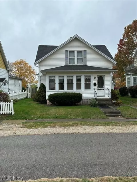 713 Highland Blvd, Coshocton, OH 43812