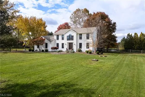 9190 Fox Hollow Dr, Seville, OH 44273