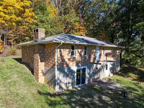 8666 Latto Rd SE, Uhrichsville, OH 44683