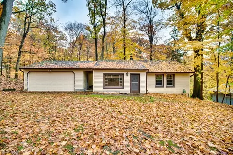 8903 Wallings Rd, North Royalton, OH 44133