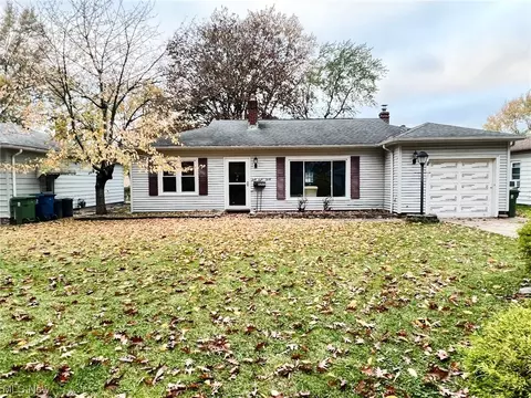 6830 Oakwood Rd, Parma Heights, OH 44130