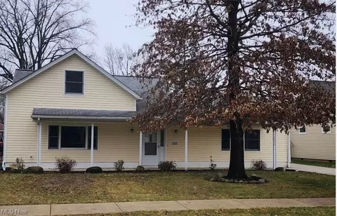 4243 W 222nd St, Fairview Park, OH 44126