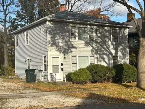 229 Chestnut Blvd, Cuyahoga Falls, OH 44221