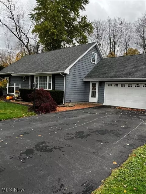 524 Wildwood Dr, Ashtabula, OH 44004 photo 2