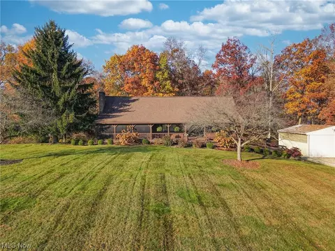 211 Mishler Rd N, Hartville, OH 44632