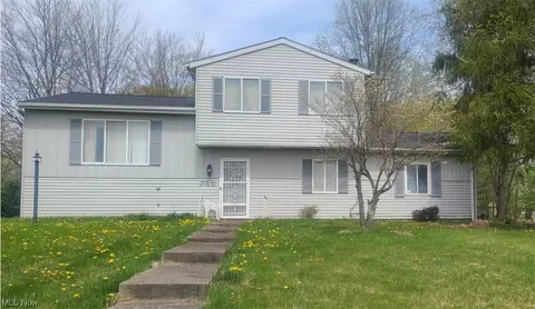 9971 Bright Dr, Windham, OH 44288