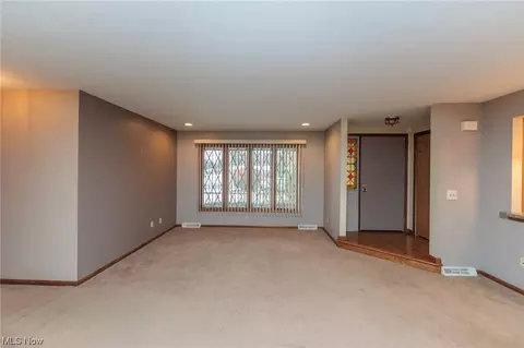 36085 Bainbridge Rd, Solon, OH 44139 photo 5