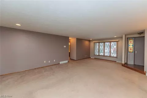 36085 Bainbridge Rd, Solon, OH 44139 photo 4
