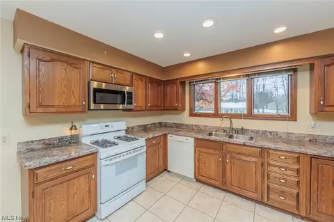 36085 Bainbridge Rd, Solon, OH 44139 photo 16