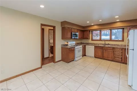 36085 Bainbridge Rd, Solon, OH 44139 photo 13