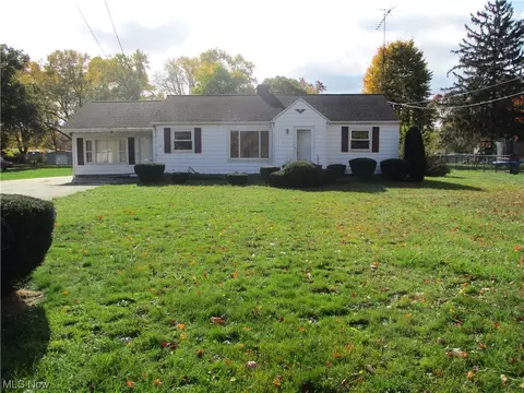 90 W Caston Rd, New Franklin, OH 44319
