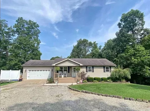 124 Pineview Dr, Marietta, OH 45750