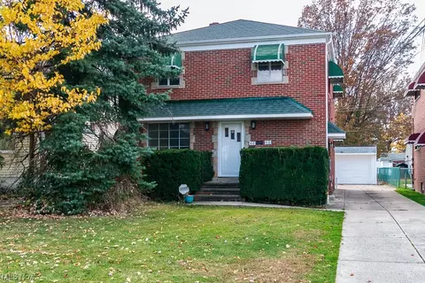 416 E 200th St, Euclid, OH 44119 photo 1