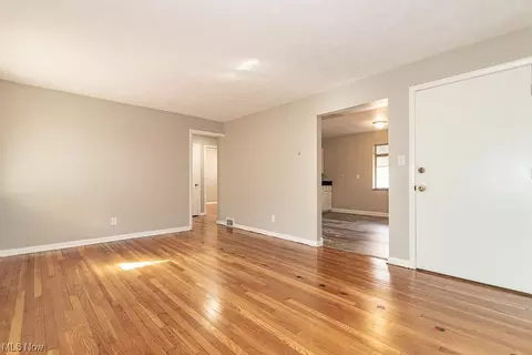 416 E 200th St, Euclid, OH 44119 photo 10