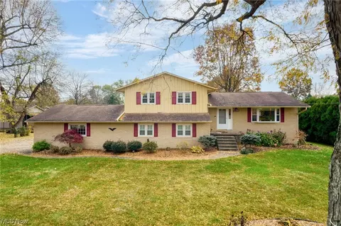 3544 Ada Vista Dr, Uniontown, OH 44685