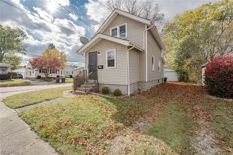 826 Ravenswood St, Akron, OH 44306