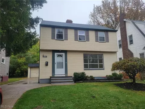 899 Selwyn Rd, Cleveland Heights, OH 44112