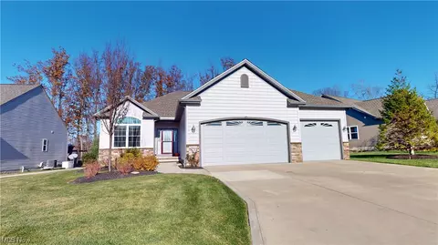 8733 Summer Wind Ln, Mentor, OH 44060