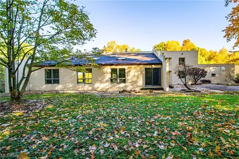 10001 Pinecrest Rd, Concord, OH 44077