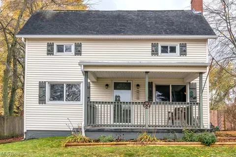 2710 Prospect St NE, Middlebranch, OH 44652