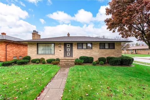 4109 Rabbit Run Dr, Brooklyn, OH 44144