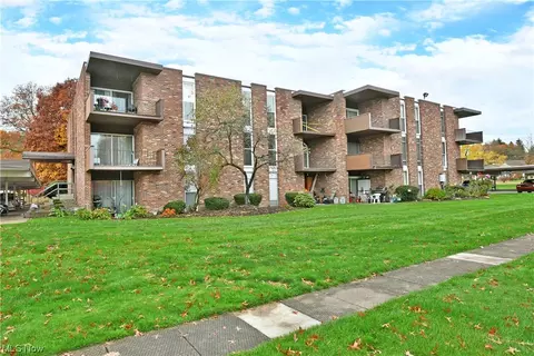 2540 N Road Rd NE #C8, Warren, OH 44483