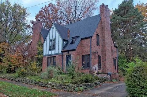 3829 Claridge Oval, University Heights, OH 44118