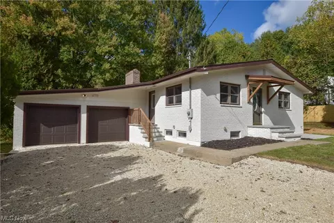 5974 S Main St, New Franklin, OH 44216