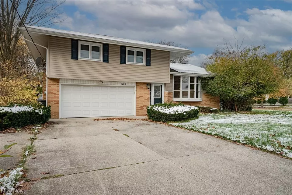 1950 Brainard Rd, Lyndhurst, OH 44124 30 Photos Movoto