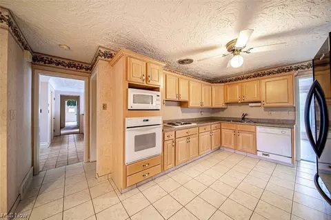 2323 Rockefeller Rd, Wickliffe, OH 44092 photo 5