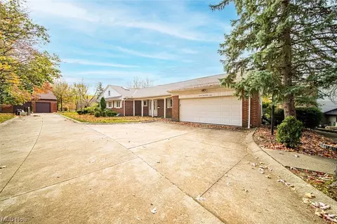 2323 Rockefeller Rd, Wickliffe, OH 44092 photo 2