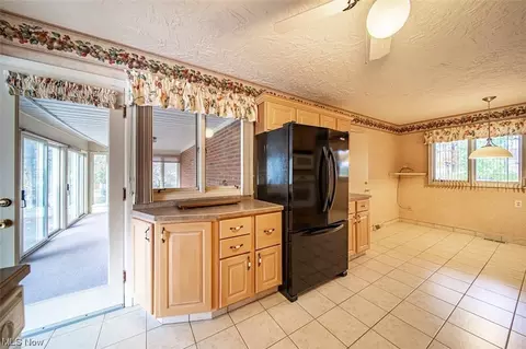 2323 Rockefeller Rd, Wickliffe, OH 44092 photo 4