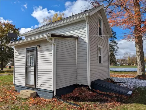 106 Elm St, Creston, OH 44217 photo 2