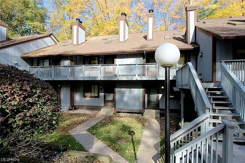 515 Meredith Ln #3D, Cuyahoga Falls, OH 44223