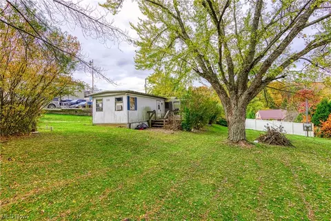 1229 Washington St SW, Sherrodsville, OH 44675